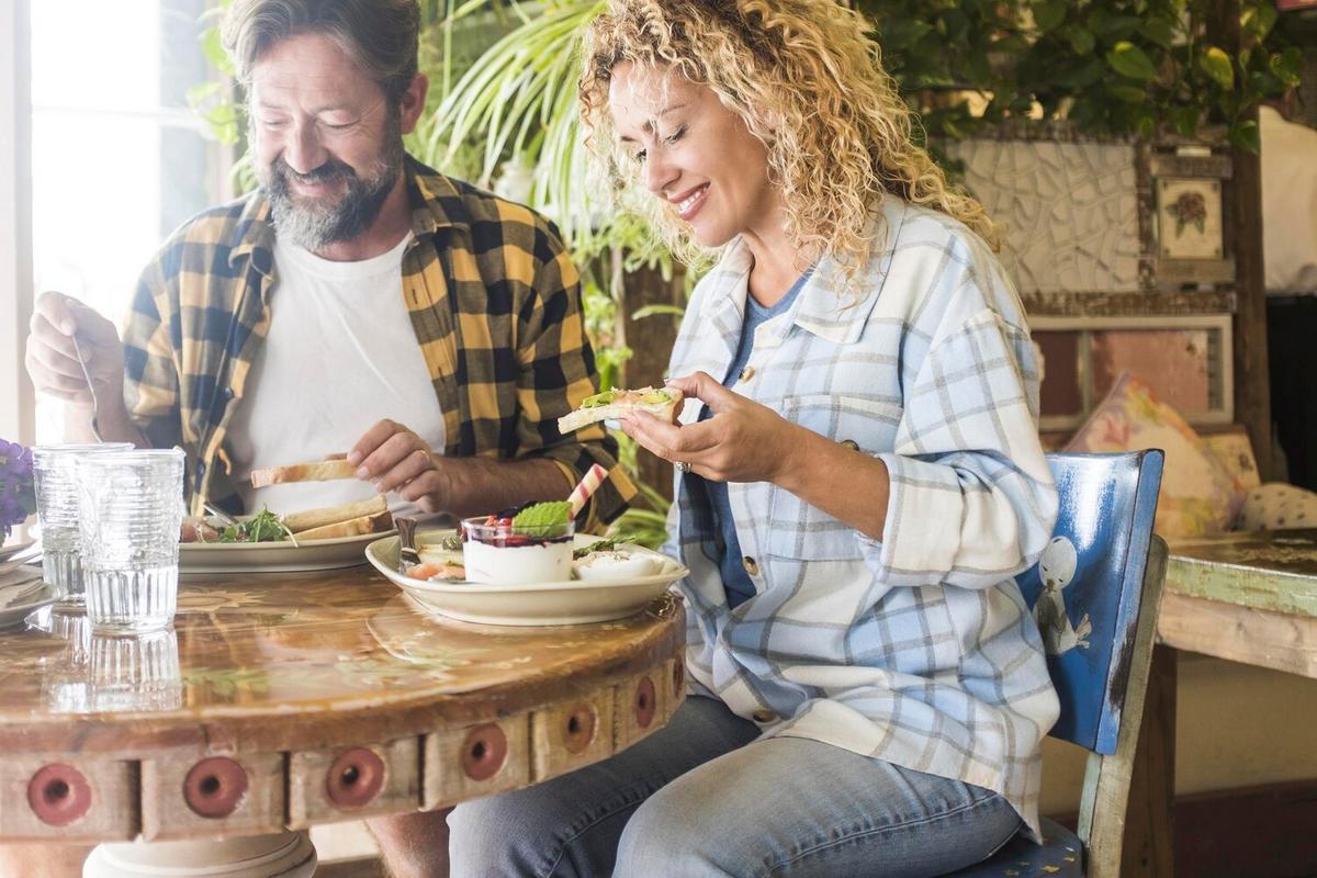 How to Dine Out as a Vegan: Tips for Any Occasion