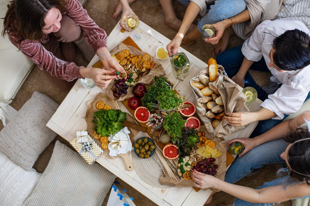 Navigating Social Gatherings as a Vegan: Strategies and Recipes